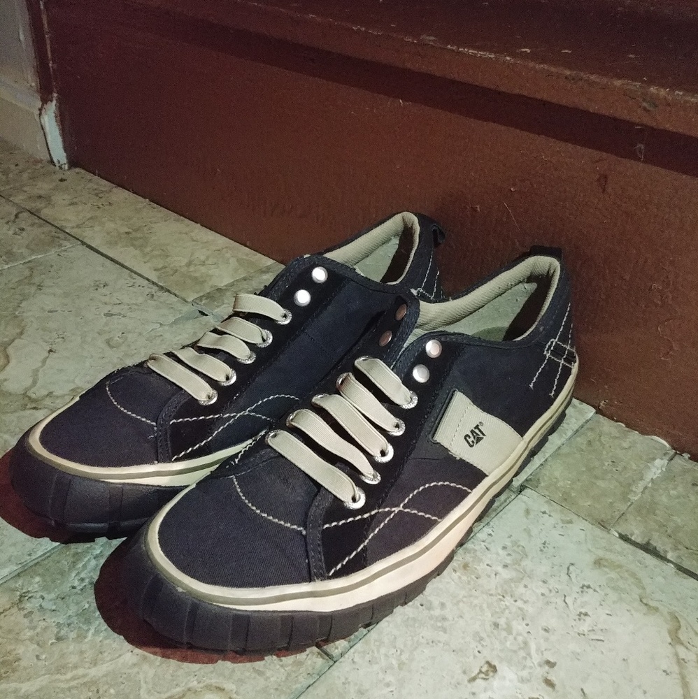 nice shoes but they are too small for my feet.